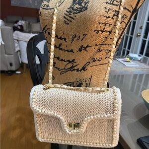Chic Cream Crossbody Bag with Gold Chain